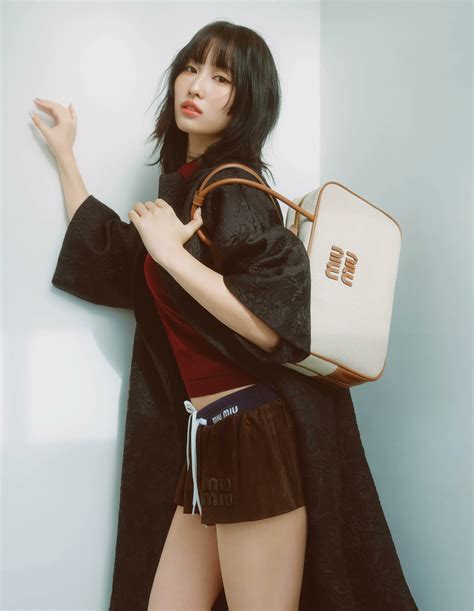 ホリデーギフト探しはTWICEのMOMOにお任せ！「MIU MIU 